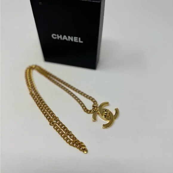 💯 Authentic CHANEL Vintage Chanel Gold Plated Turnlock Charm Necklace